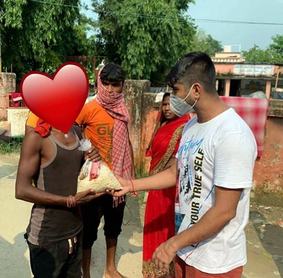 दीपक ठाकुर का घर बाढ़ में डूबा, सलमान-सोनू सूद से मांगी मदद