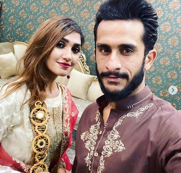 भारतीय लड़की से हुई इस PAK गेंदबाज की शादी, कोहली की फैन हैं वाइफ