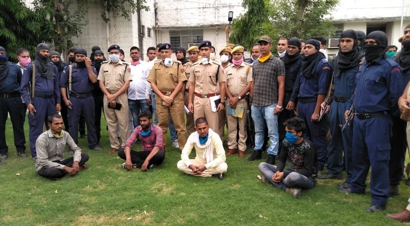 नौकरी छोड़ बना IPS, इस 'सिंघम' ने 57 डकैतों को पहुंचाया जेल