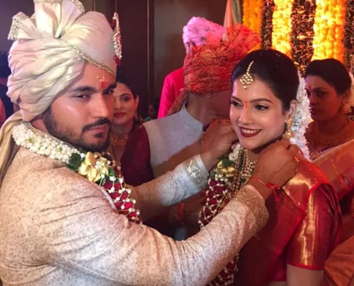 वाइफ के साथ हसीन पल बिता रहा ये क्रिकेटर, ऐसे किया बर्थडे विश