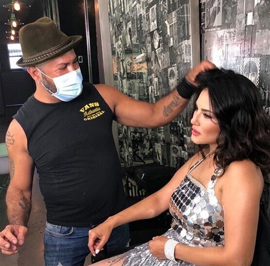 समंदर किनारे आउटिंग पर निकलीं सनी लियोनी, पति-बच्चों संग जमकर की मस्ती