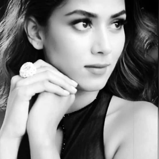 सोशल मीडिया पर वायरल ब्लैक एंड व्हाइट चैलेंज, इन एक्ट्रेस ने शेयर की तस्वीर