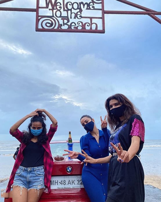 4 महीने बाद कुंडली भाग्य फेम श्रद्धा की बीच आउटिंग, गर्ल गैंग संग आईं नजर