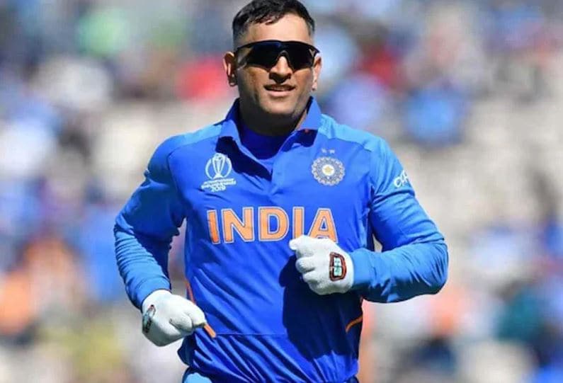 गांगुली ने धोनी को माना खतरनाक, कहा- इस नंबर पर करें बैटिंग