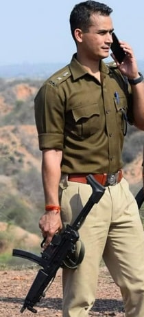 नौकरी छोड़ बना IPS, इस 'सिंघम' ने 57 डकैतों को पहुंचाया जेल