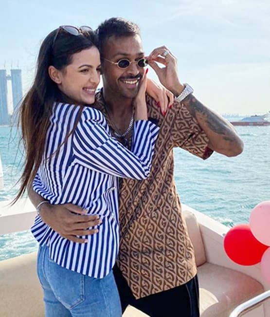 हार्दिक पंड्या की मंगेतर नताशा ने फ्लॉन्ट किया बेबी बंप, शेयर की तस्वीरें