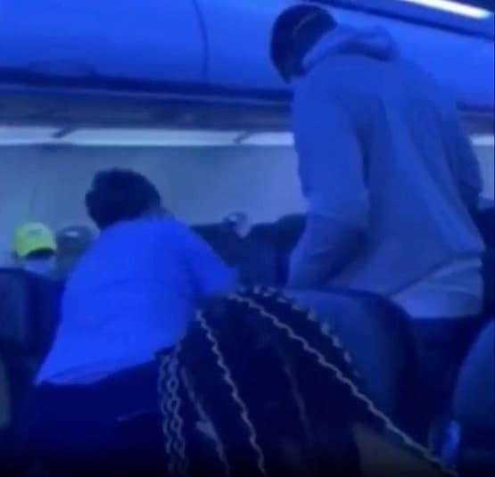 यीशु के नाम पर फ्लाइट में हंगामा, यात्रियों को दी जान से मारने की धमकी