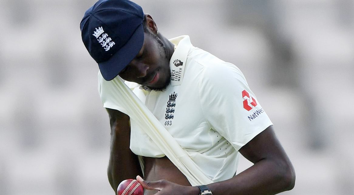 इंग्लैंड के गेंदबाज ने अपनी ही टीम को खतरे में डाला, हो गए OUT