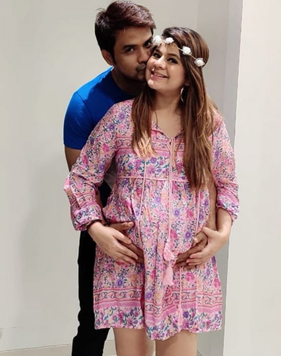 रुचा ने शेयर की बेटी की तस्वीरें, अस्पताल से घर लौटने पर हुआ जोरदार स्वागत