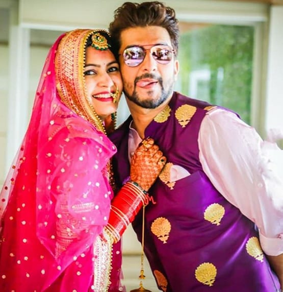 मुंह पर मास्क, हाथ में सैनिटाइजर-तलवार, कोरोना काल में यूं हुई मनीष की शादी