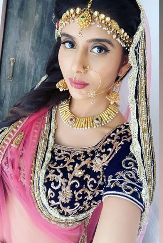 सुष्मिता की भाभी ने की सावन पूजा, मेहंदी लगाए एथनिक लुक में आईं नजर