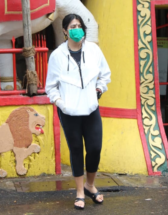 दर्शन करने मुक्तेश्वर मंदिर पहुंचीं टीवी क्वीन एकता कपूर, PHOTOS