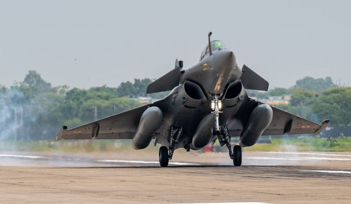 वो शूरवीर जिन्होंने 7000 किमी की यात्रा कर राफेल को पहुंचाया भारत