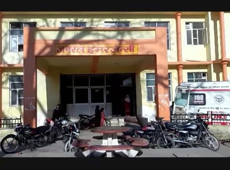 सरकारी एंबुलेंस में रोमांस, आपत्तिजनक वीडियो हुआ वायरल