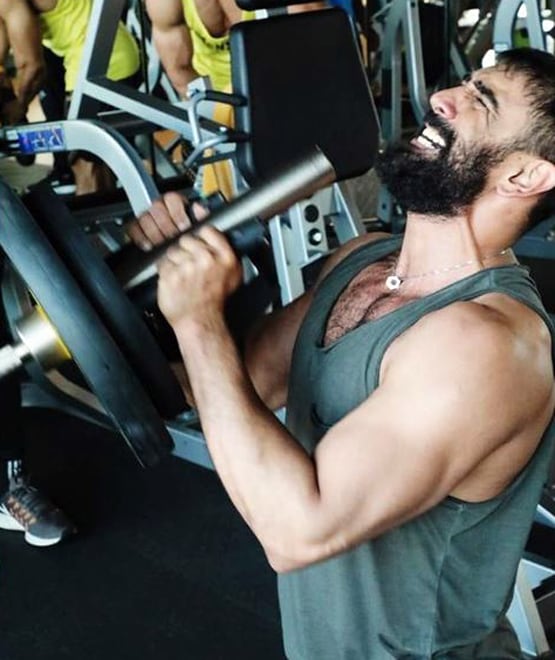 16 की उम्र में घर से भागे, नौकर-गार्ड बने, फिर यूं पाया अमित साध ने मुकाम