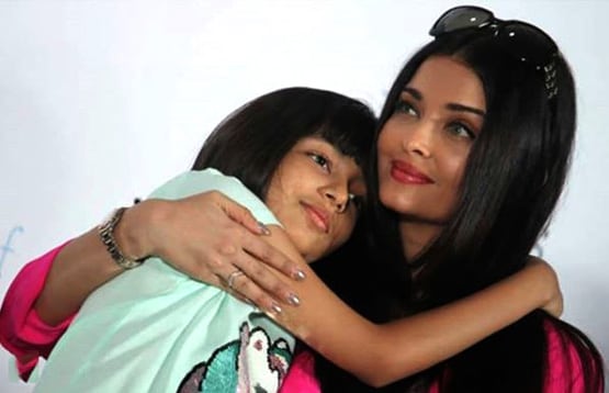 डिस्चार्ज के वक्त दादा अमिताभ से मिली आराध्या, बोलीं- रोना मत