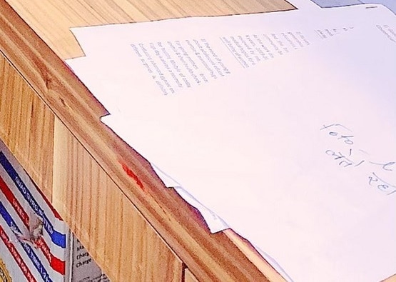 मीटिंग में कागज पर लिखा, 'फोटो लेते रहो', पूर्व CM की पत्नी अमृता हुईं ट्रोल