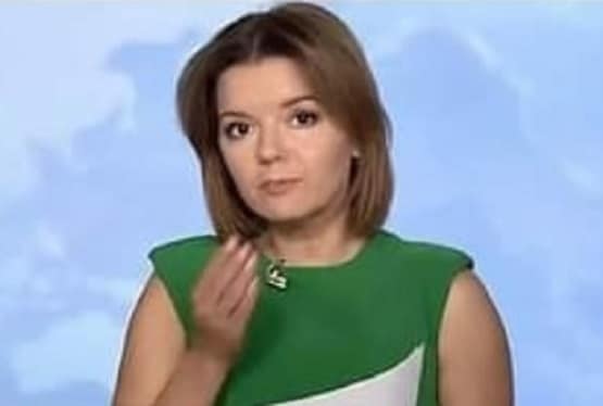 लाइव शो में एंकर के दांत निकल कर गिर गए, फिर भी जारी रखा प्रोग्राम