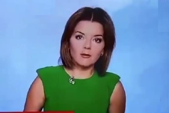 लाइव शो में एंकर के दांत निकल कर गिर गए, फिर भी जारी रखा प्रोग्राम