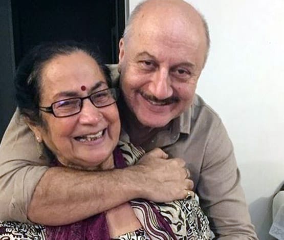 सितारों पर कोरोना का कहर, 34 घंटों में 11 सेलेब्स निकले कोविड पॉजिटिव