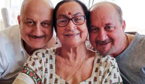 सितारों पर कोरोना का कहर, 34 घंटों में 11 सेलेब्स निकले कोविड पॉजिटिव