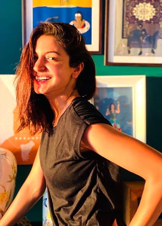 अनुष्का के नाइट सूट को करीना ने किया कॉपी? जानें कितनी है इसकी कीमत