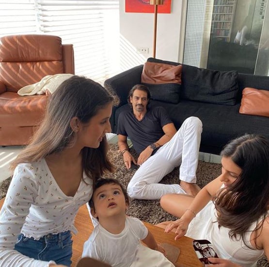 बेटे संग शूट पर निकले अर्जुन रामपाल, बिना मास्क के नजर आए नन्हे अरीक