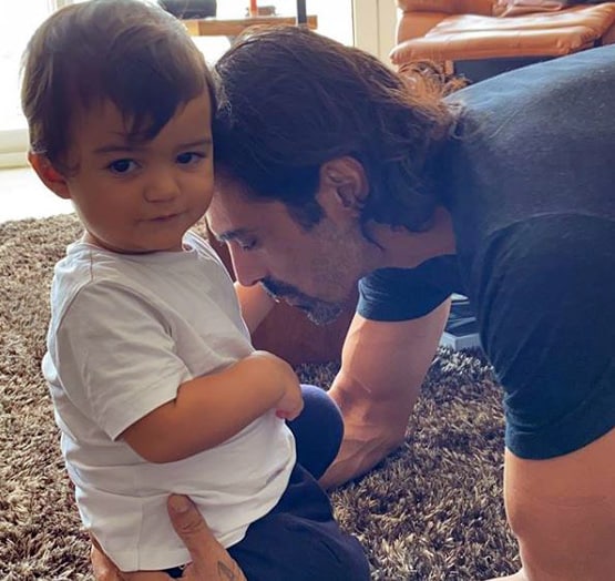 बेटे संग शूट पर निकले अर्जुन रामपाल, बिना मास्क के नजर आए नन्हे अरीक