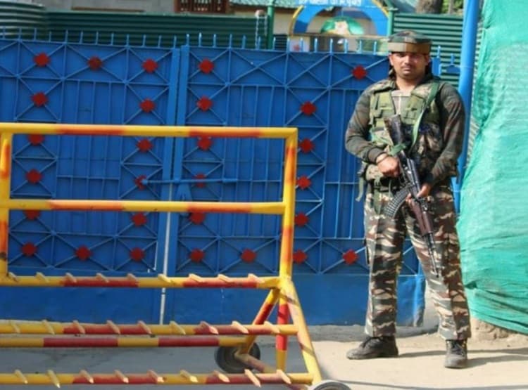 वो कोबरा कमांडो जिसने गोलीबारी के बीच बचाई मासूम की जान