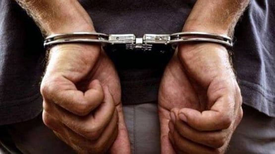 रियल लाइफ की 'हिंदी मीडियमः' गरीब छात्र की महंगी कार, पोल खुली तो फैमिली फरार