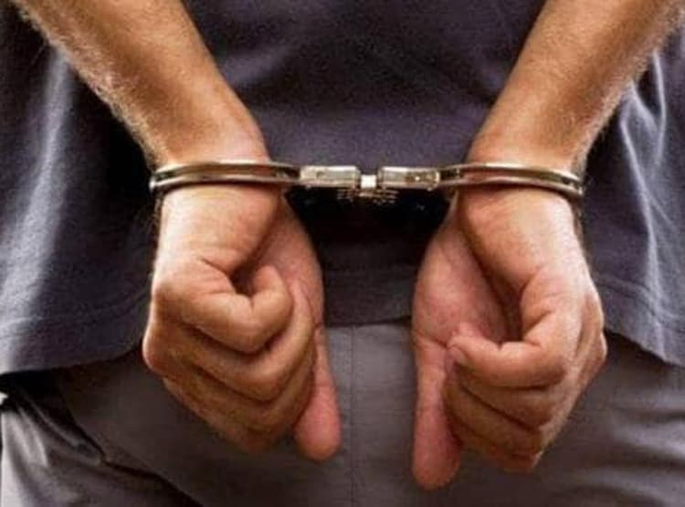 ऑनलाइन ऑर्डर की सोने की ईंट, खोला तो निकला पीतल