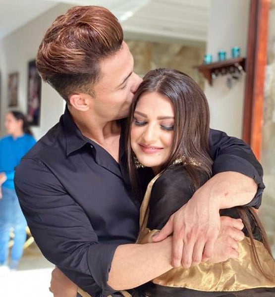 बैकग्राउंड डांसर से बिग बॉस फाइनलिस्ट तक, ऐसी है आस‍िम के स्टार बनने की स्टोरी