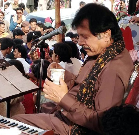 वो पाकिस्तानी सिंगर, जिसके गाने सुन प्यार में मिली बेवफाई को भुलाना हुआ आसान