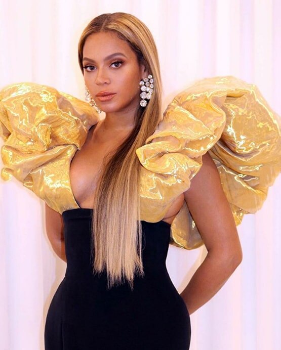 एक इंस्टा पोस्ट के करोड़ों लेते हैं ये स्टार्स, टॉप 10 में नहीं कोई इंडियन