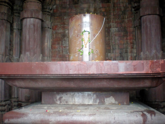 सावन शिवरात्रि आज, शिवलिंग पर जल चढ़ाते वक्त भूलकर भी ना करें ये गलती