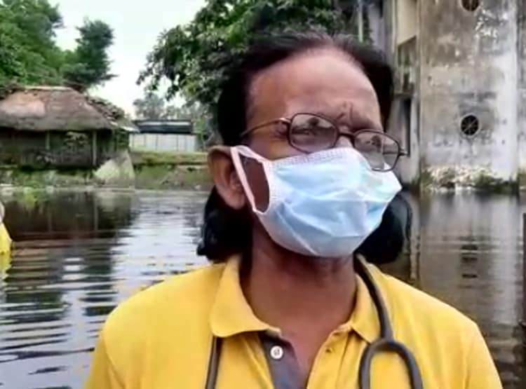 कहीं हाफ पैंट पहने तो कहीं ठेले पर डॉक्टर, बिहार में ऐसे पहुंच रहे कोविड सेंटर