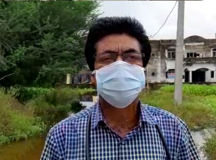 कहीं हाफ पैंट पहने तो कहीं ठेले पर डॉक्टर, बिहार में ऐसे पहुंच रहे कोविड सेंटर