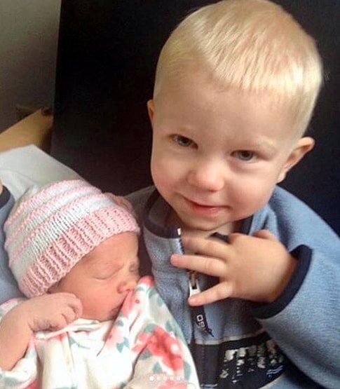 हीरो: 6 साल के बच्चे ने बहन को कुत्ते से बचाया, चेहरे पर आए 90 टांकें