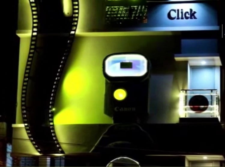 शौक बड़ी चीज है...कैमरे के आकार का घर, बेटों का नाम कैनन और निकॉन