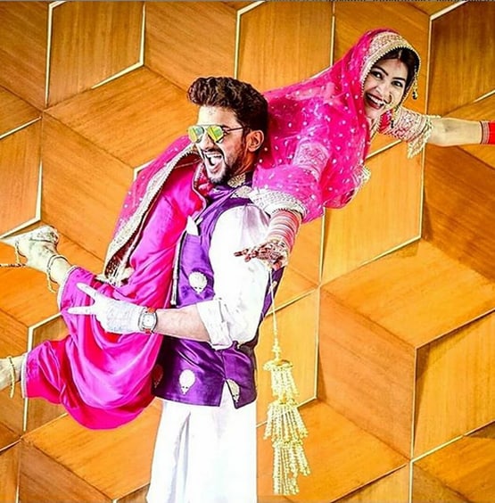 न्यूलीवेड संगीता ने शेयर की विदाई की तस्वीरें, भाई के गले लगकर खूब रोईं