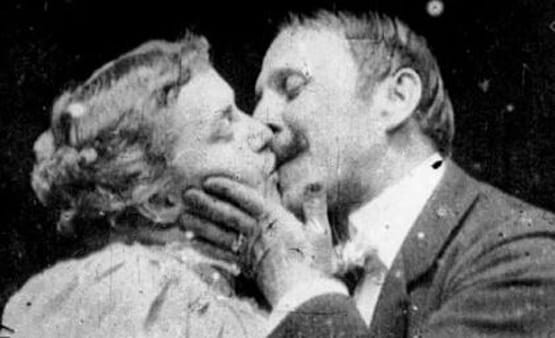 124 साल पहले इस फिल्म में दिखा पहला किसिंग सीन, देखकर दंग थे दर्शक