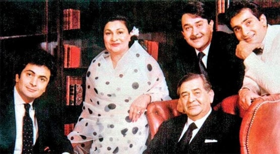 पाकिस्तान में जर्जर हाल में 102 साल पुरानी कपूर हवेली, गिराने की मांग