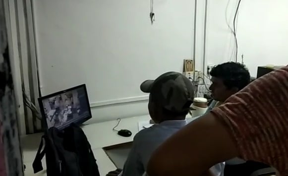 बैंक में मदद के नाम पर किसान से लूटे 42 हजार, CCTV में कैद वारदात