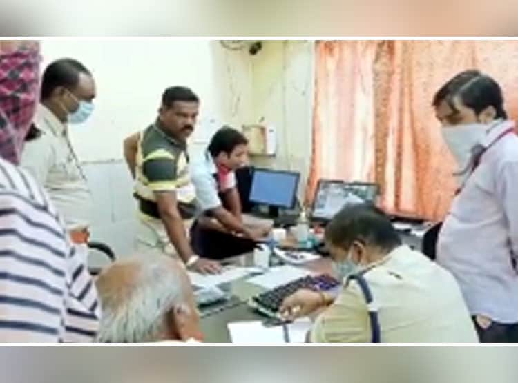 12 साल के बच्चे की करामात, 10 सेकंड में उड़ाए 10 लाख रुपये