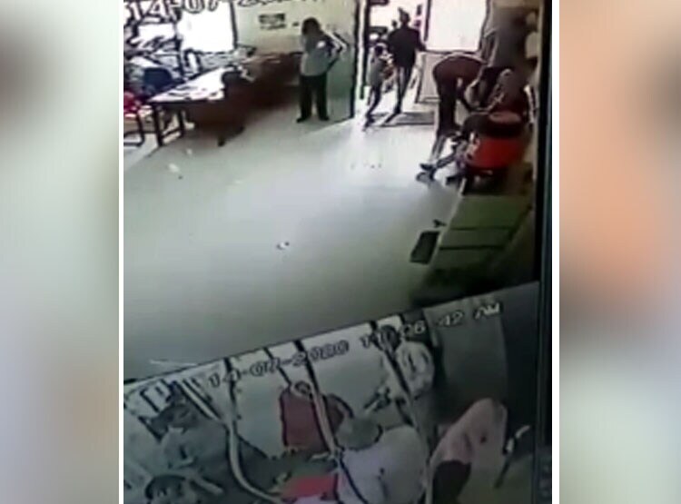 12 साल के बच्चे की करामात, 10 सेकंड में उड़ाए 10 लाख रुपये