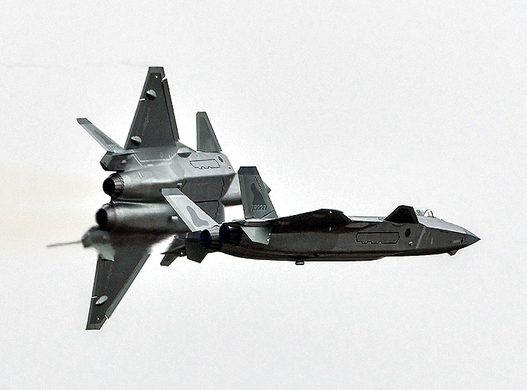 चीन के J-20 फाइटर जेट से कितना बेहतर है राफेल विमान