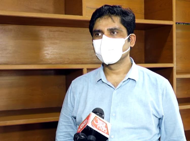 कोविड हॉस्पिटल की बदहाली देख मरीज बोला- मुझे निकालो, वरना मर जाऊंगा