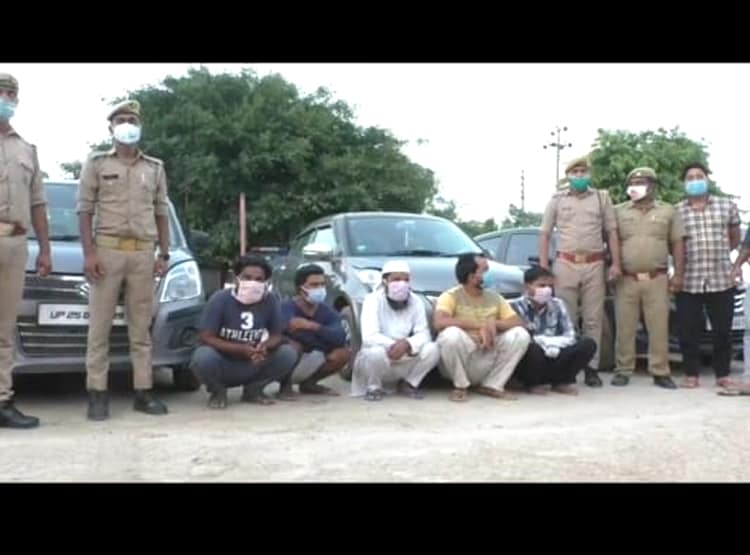 मर्सिडीज-BMW में घूमते थे साइबर ठग, गांव में बनाईं आलीशान कोठियां