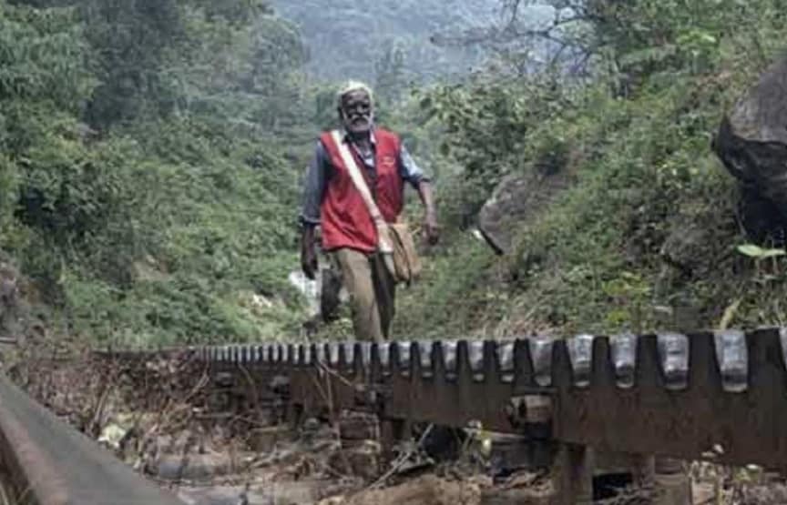 दुर्गम इलाकों में 30 साल तक पहुंचाई चिट्ठियां, रिटायर हुए पोस्टमैन डी सिवन