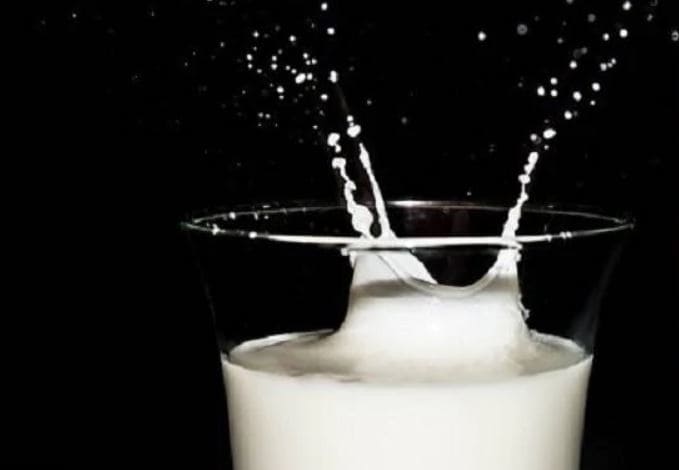 दूध का पैकेट जो आप रोज खरीद रहे हैं क्या वो कोरोना से सुरक्षित है?